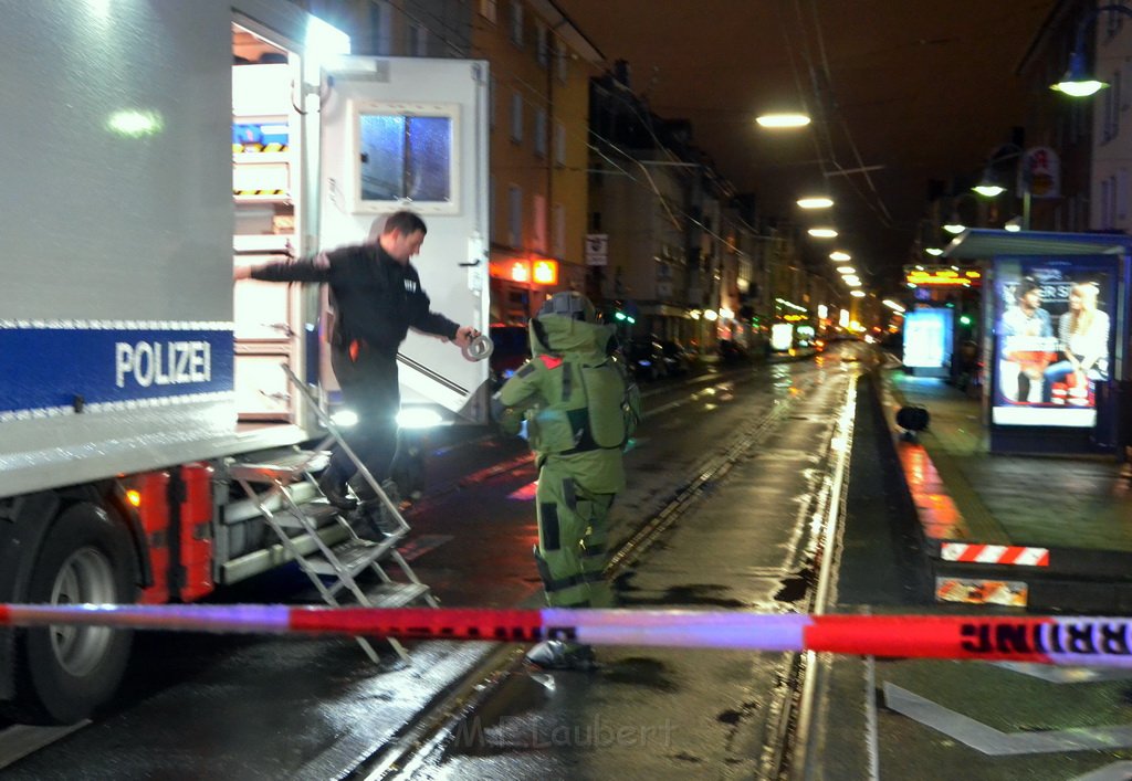 Einsatz BF Verdaechtiges Fahrzeug Koeln Suelz Zuelpischerstr Gustavstr P25.JPG - Miklos Laubert